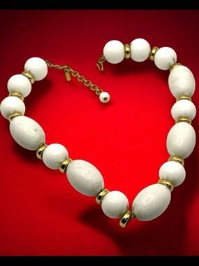 Stylish Chunky Vintage Monet White and Gold Graduated Bead Necklace